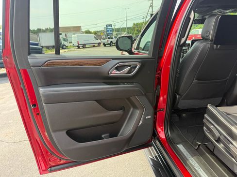 Used 2021 Chevrolet Suburban Premier AWD/4WD image 29