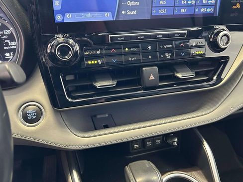 Certified 2021 Toyota Highlander Limited AWD/4WD image 28