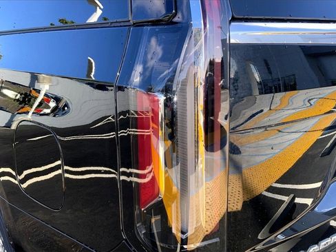 Certified 2024 Cadillac Escalade Premium Luxury image 27