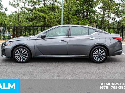 Used 2024 Nissan Altima 2.5 SV FWD image 6