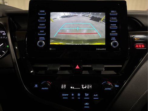 Used 2023 Toyota Camry SE image 11