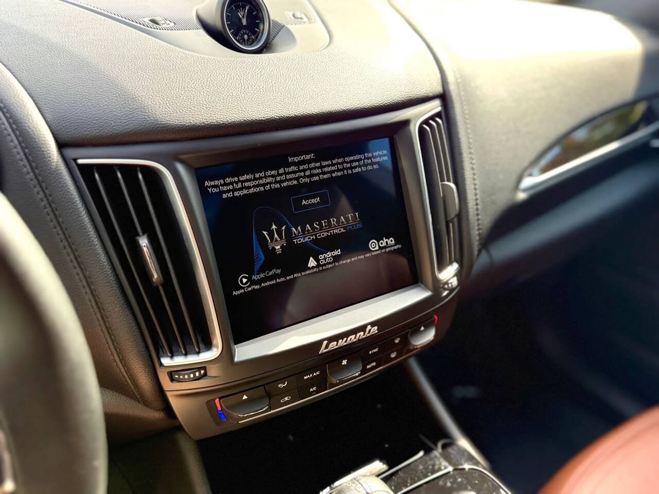 Used 2017 Maserati Levante S AWD/4WD image 21