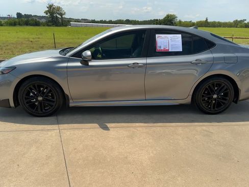Used 2025 Toyota Camry SE image 5