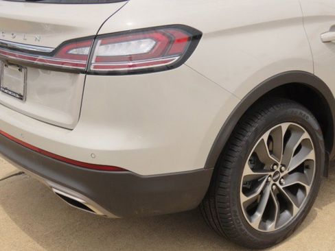Certified 2022 Lincoln Nautilus Reserve FWD image 10