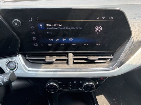 Used 2025 Chevrolet Trax LT w/ LT Convenience Package FWD image 15