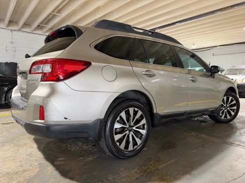 Used 2015 Subaru Outback 3.6R Limited AWD/4WD image 4