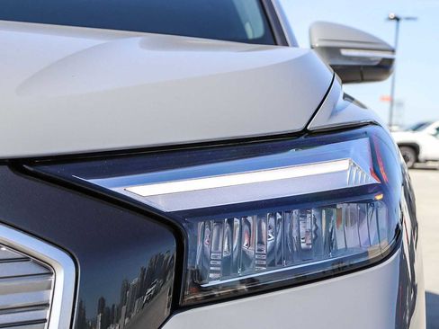 Used 2024 Audi Q4 e-tron Premium Plus image 7