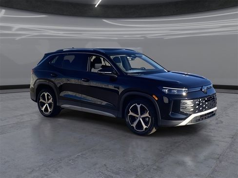 New 2026 Volkswagen Tiguan SE image 2