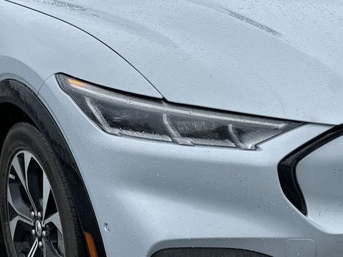 Used 2022 Ford Mustang Mach-E Premium image 47