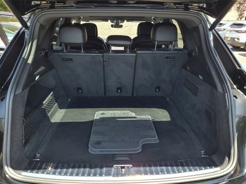 Used 2022 Porsche Cayenne w/ Premium Package image 27
