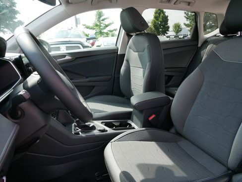 New 2025 Volkswagen Taos SE image 4