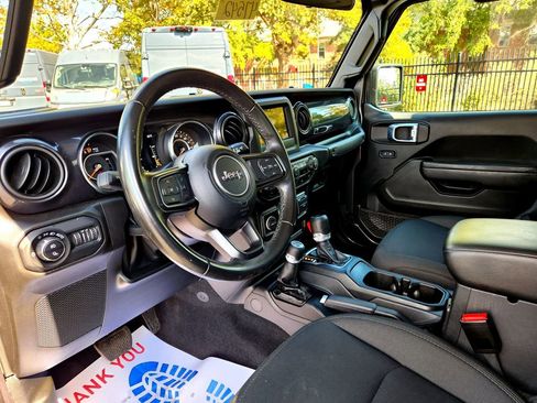 Used 2022 Jeep Gladiator Sport image 19