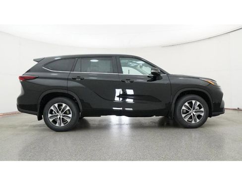 New 2026 Toyota Highlander XLE image 27