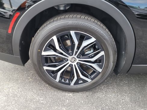 Used 2025 Toyota Crown XLE image 8