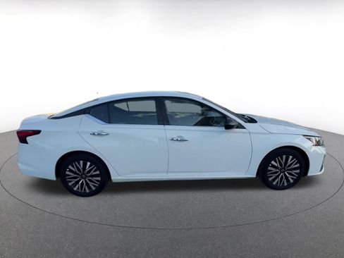 Used 2025 Nissan Altima 2.5 SV image 16