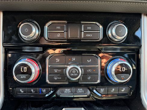 Used 2024 GMC Yukon Denali w/ Denali Reserve Package AWD/4WD image 15