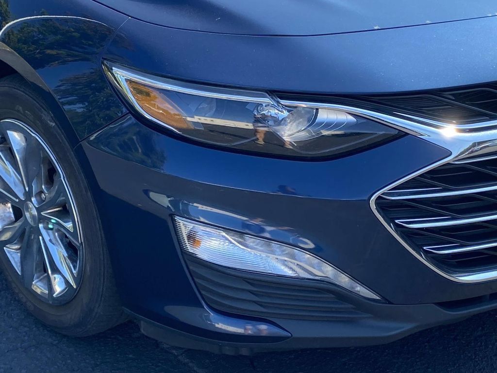 Used 2021 Chevrolet Malibu LT FWD image 4