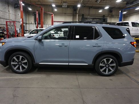 Used 2025 Honda Pilot Touring image 24