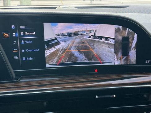 Used 2024 Cadillac Escalade Premium Luxury image 16