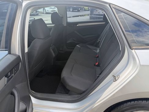 Used 2012 Volkswagen Passat 2.5 S FWD image 9
