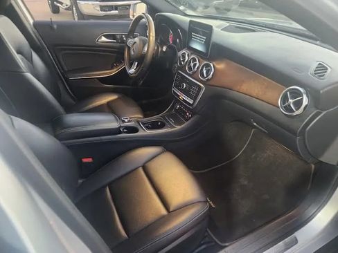 Used 2019 Mercedes-Benz GLA 250 4MATIC image 11