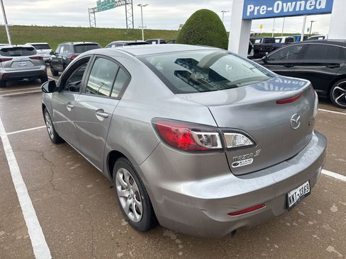 Used 2013 MAZDA MAZDA3 i SV image 7