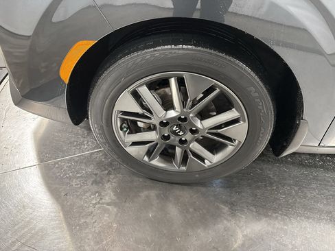 Used 2021 Kia Soul EX image 2