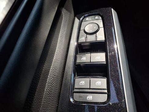 Certified 2024 Nissan Pathfinder SL image 16