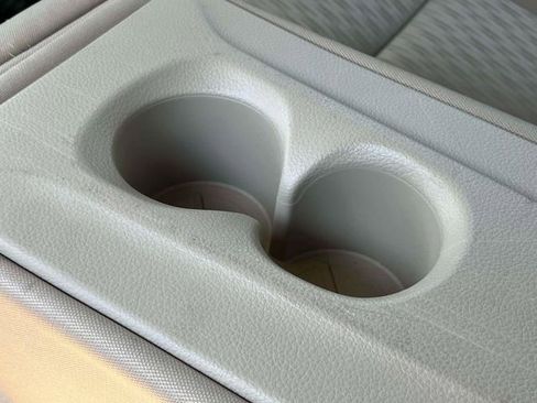 Used 2017 Nissan Rogue SV w/ SV Premium Package image 13