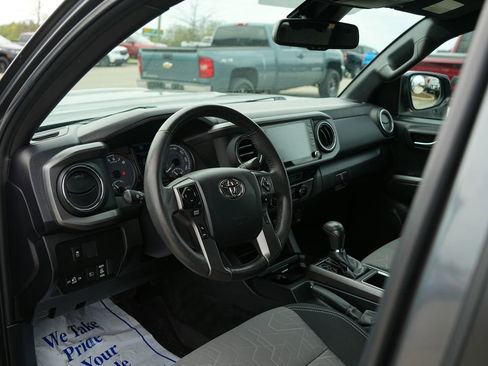 Used 2023 Toyota Tacoma TRD Sport AWD/4WD image 18
