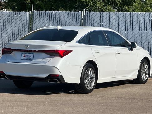Used 2019 Toyota Avalon XLE w/ Moonroof Package FWD image 4