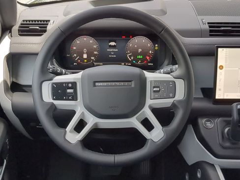 Used 2025 Land Rover Defender 110 S image 25