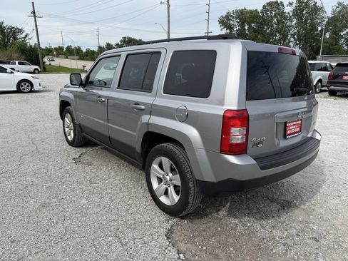 Used 2016 Jeep Patriot Latitude AWD/4WD image 2