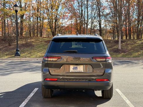 New 2025 Jeep Grand Cherokee L Altitude image 8