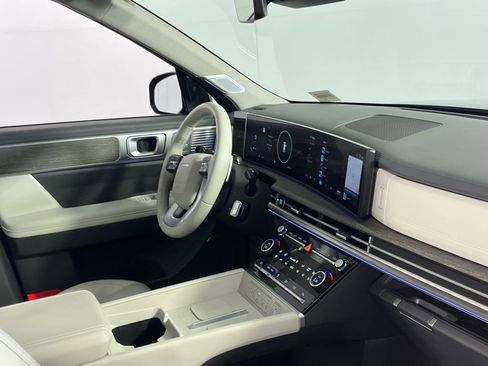 Used 2025 Hyundai Santa Fe Limited image 35
