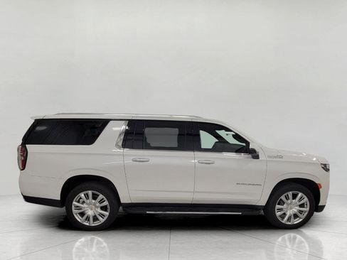 Used 2023 Chevrolet Suburban High Country AWD/4WD image 11