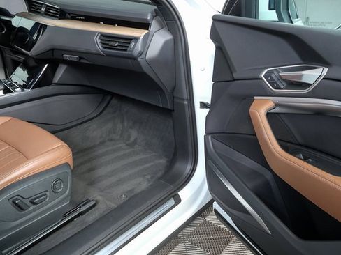 Used 2024 Audi Q8 e-tron Premium Plus image 24