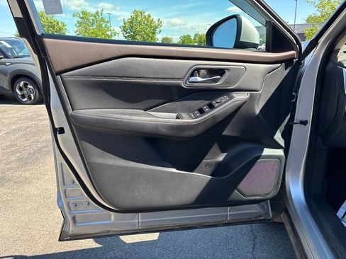 Used 2021 Nissan Rogue SV w/ Premium Package AWD/4WD image 19
