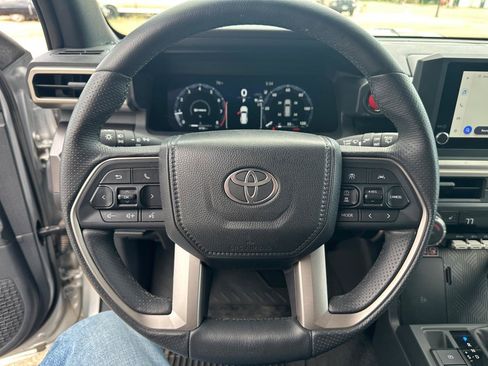 Used 2025 Toyota 4Runner TRD Sport AWD/4WD image 9