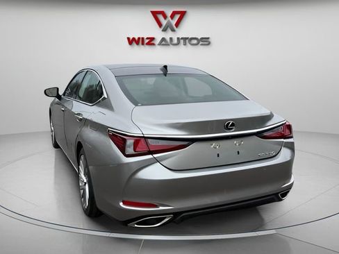 Used 2019 Lexus ES 350 w/ Accessory Package FWD image 3