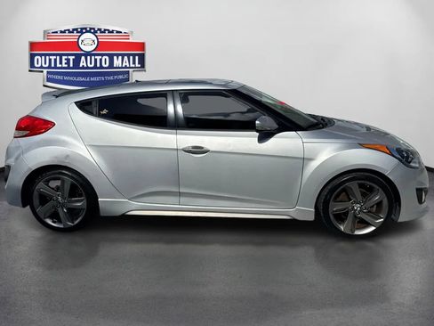 Used 2013 Hyundai Veloster Turbo w/ Ultimate Pkg image 2