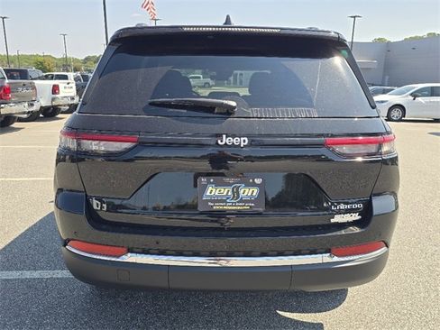New 2025 Jeep Grand Cherokee Laredo X w/ Luxury Tech Group I image 14