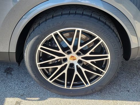 New 2026 Porsche Cayenne Coupe AWD/4WD image 11