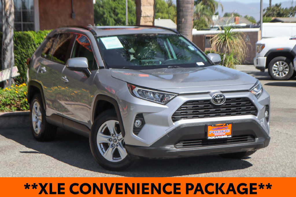 Used 2019 Toyota RAV4 XLE FWD image 2
