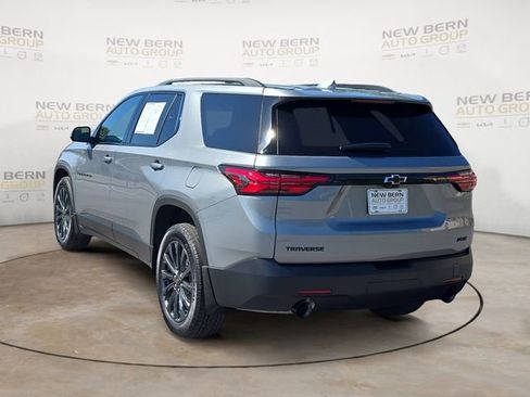 Used 2023 Chevrolet Traverse RS FWD image 3