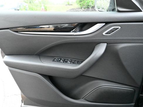 Used 2020 Maserati Levante S AWD/4WD image 20