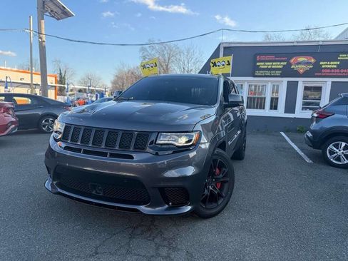 Used 2017 Jeep Grand Cherokee SRT image 3