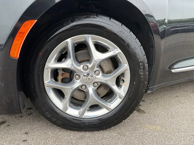 Used 2019 Chrysler Pacifica Limited FWD image 9