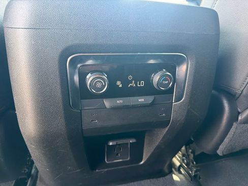 Used 2025 Chevrolet Suburban Z71 AWD/4WD image 18
