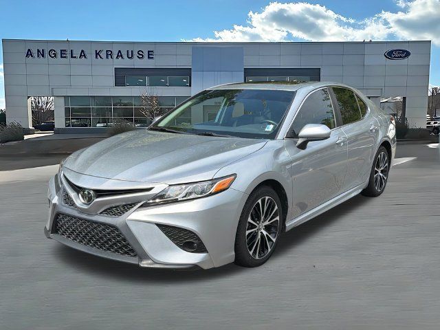 Used 2020 Toyota Camry SE FWD image 3